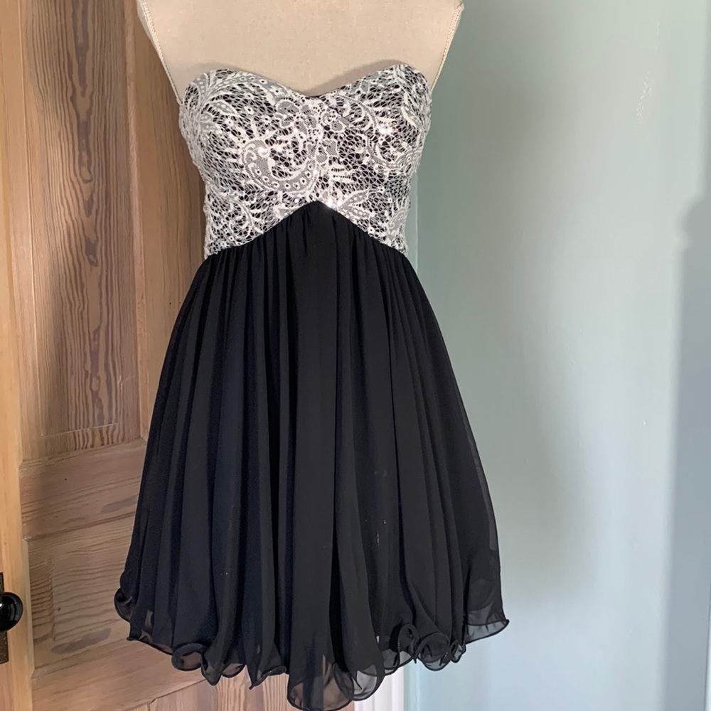 Blondie nights by Stacy Sclar size 5 mini dress